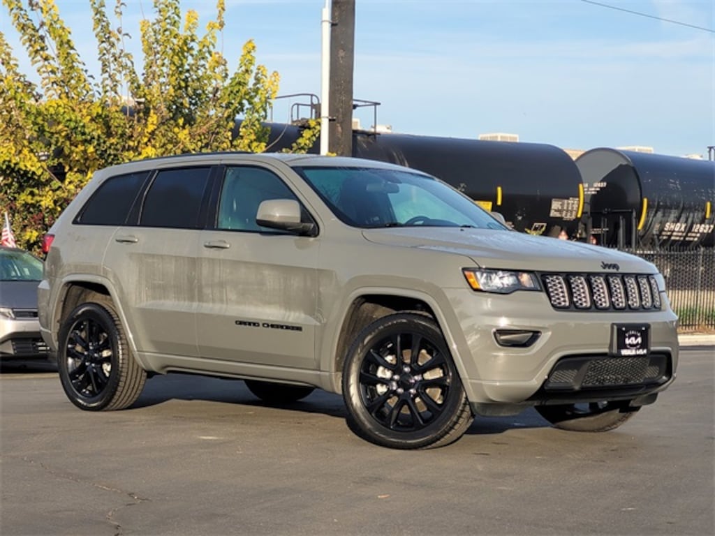 Used 2021 Jeep Grand Cherokee Laredo SUV