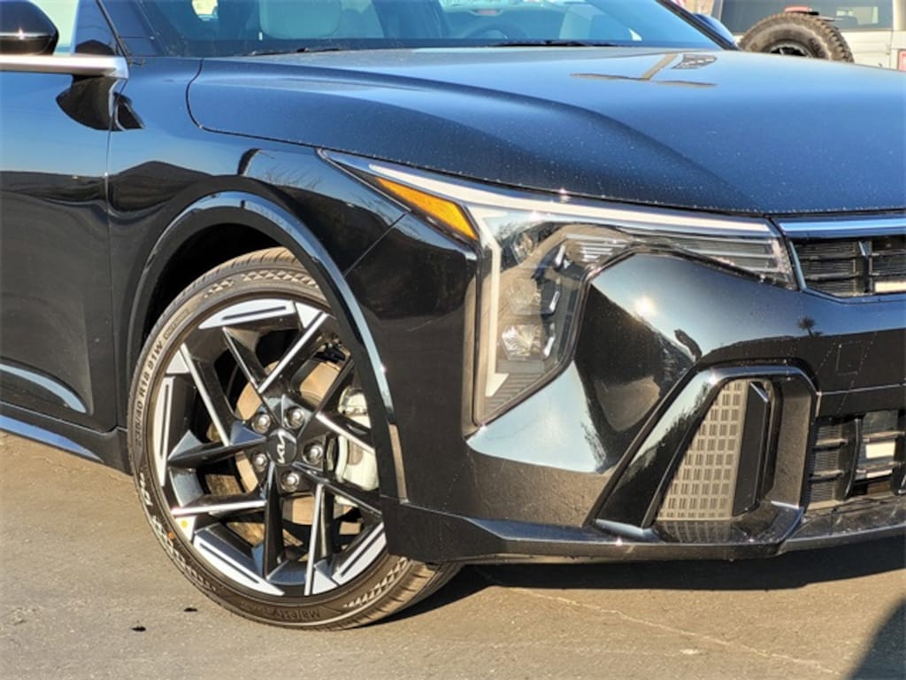 New 2025 Kia K4 GT-Line Sedan