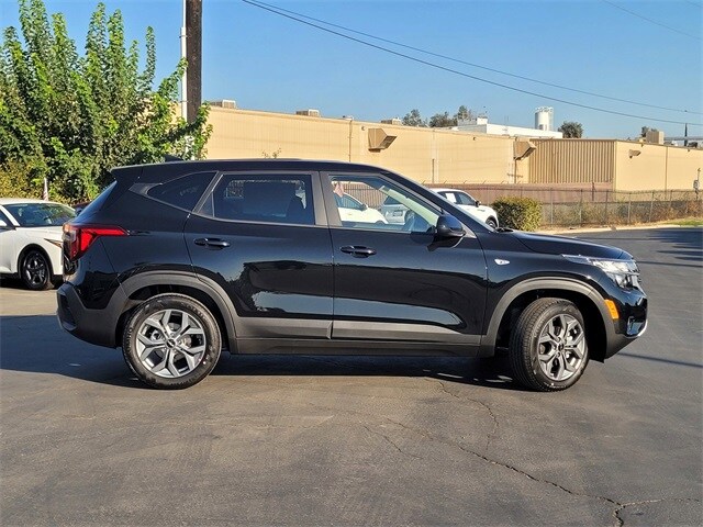 2026 Kia Seltos LX photo 4