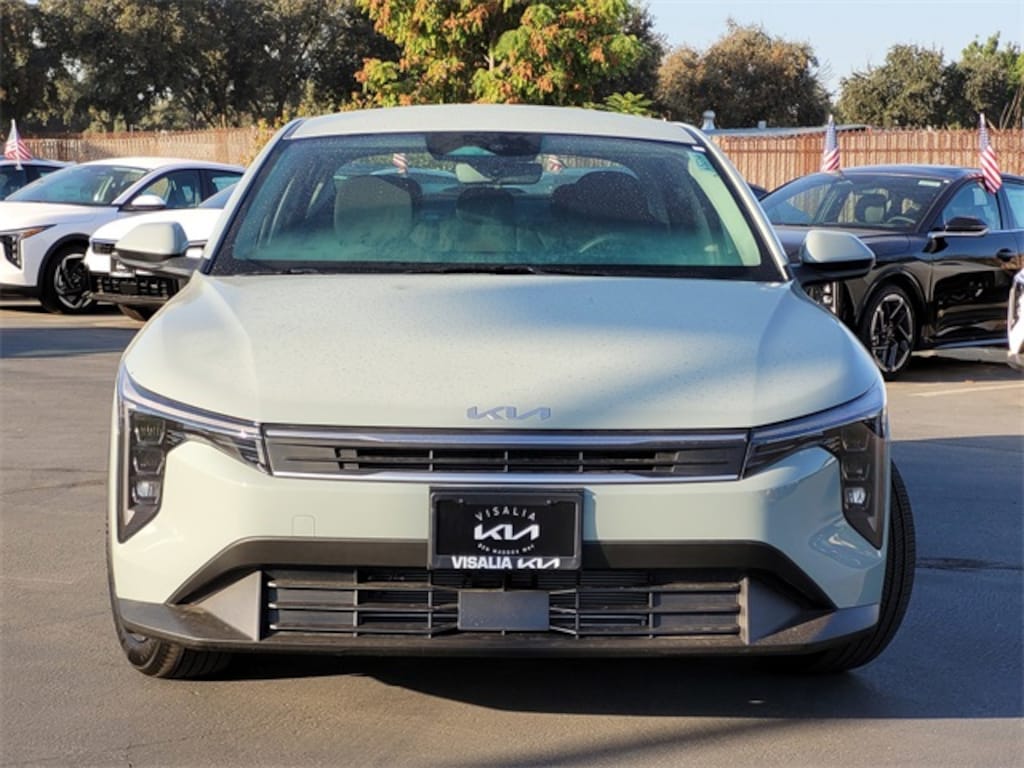 New 2025 Kia K4 LXS Sedan