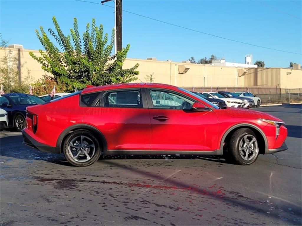 New 2025 Kia K4 LXS Sedan