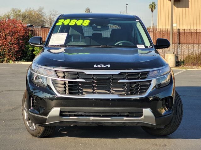 2024 Kia Seltos LX photo 2