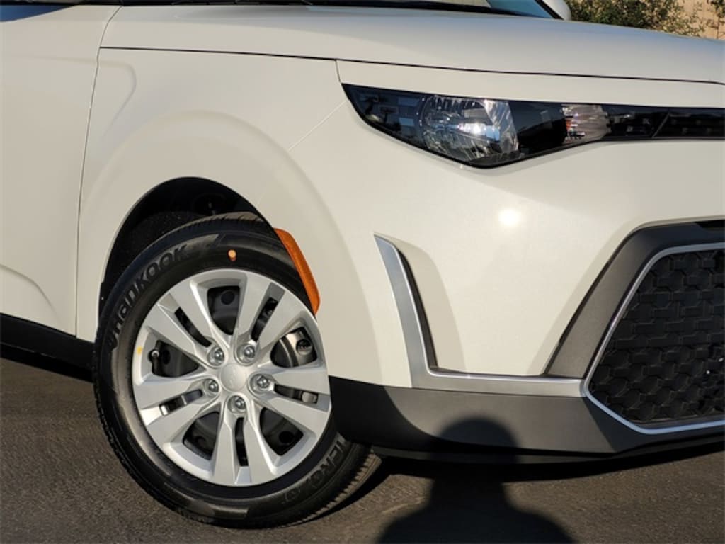 New 2025 Kia Soul LX Hatchback