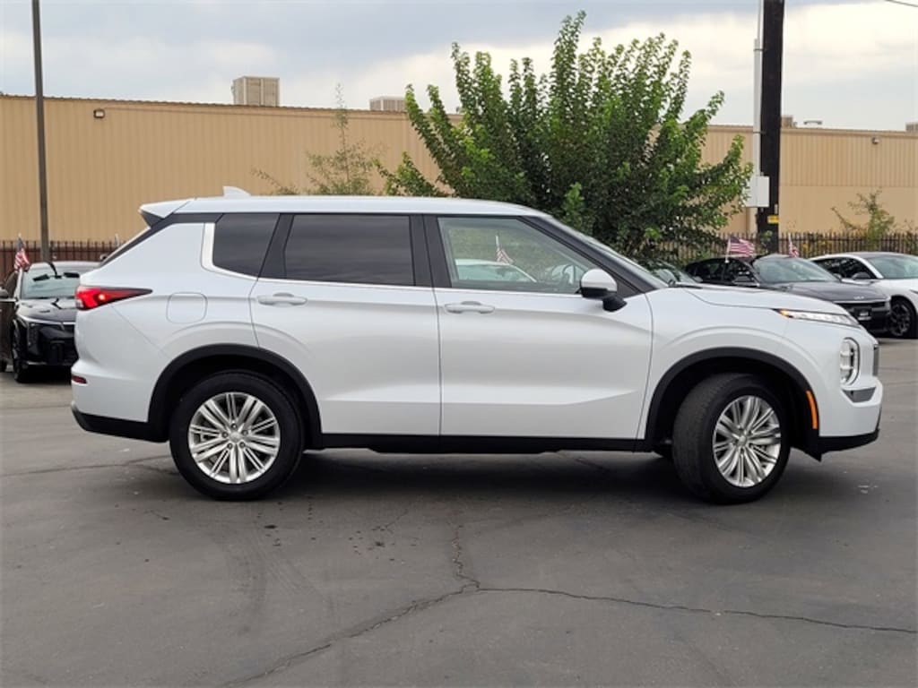 Used 2024 Mitsubishi Outlander ES SUV