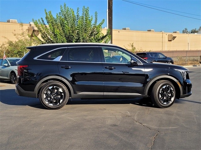 2026 Kia Sorento S photo 4