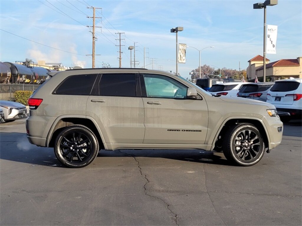 Used 2021 Jeep Grand Cherokee Laredo SUV