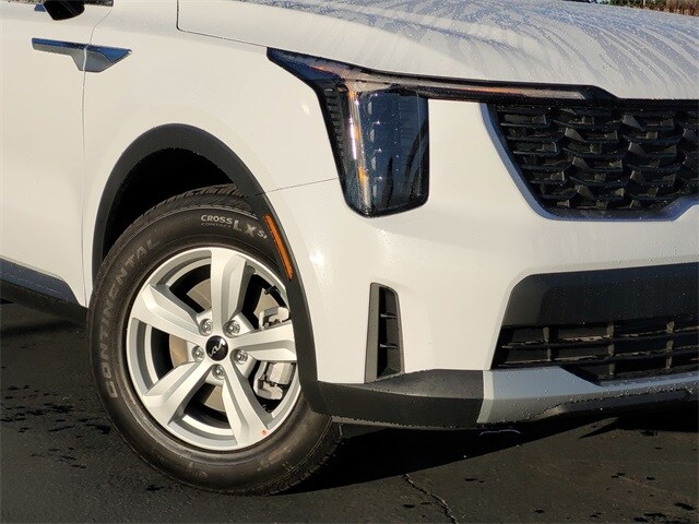 2026 Kia Sorento LX photo 3