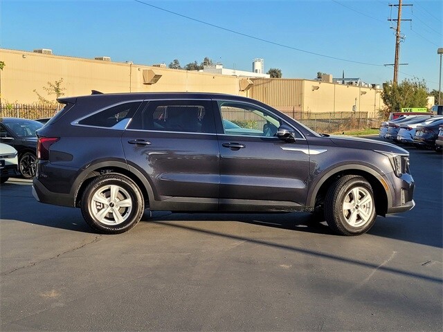 2026 Kia Sorento LX photo 4