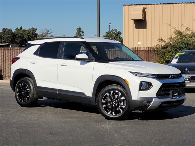 2023 Chevrolet Trailblazer LT photo 2