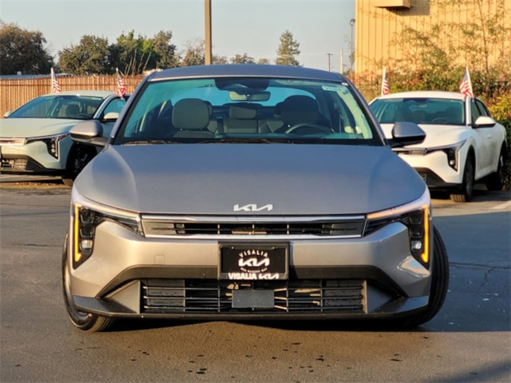 New 2025 Kia K4 LXS Sedan