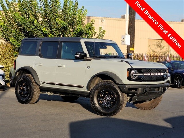 2021 Ford Bronco First Edition photo 2