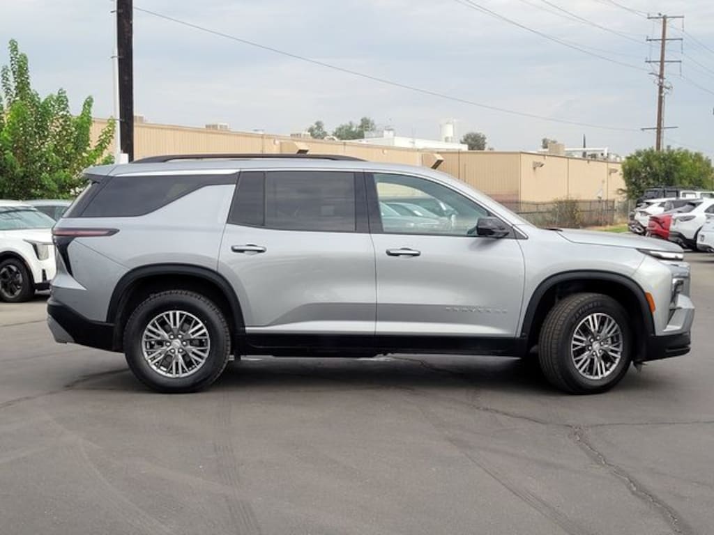 Used 2024 Chevrolet Traverse LT SUV