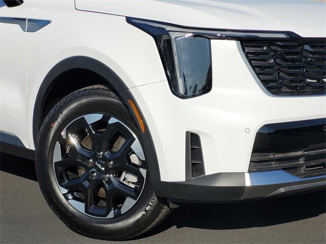 2025 Kia Sorento S photo 3