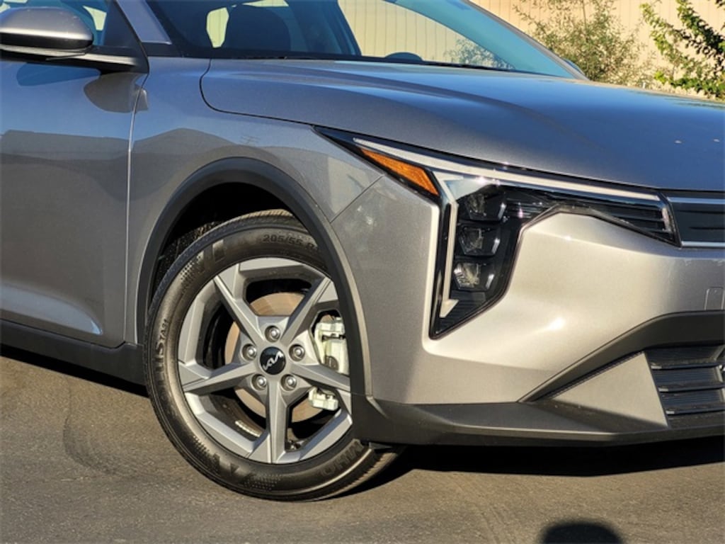 New 2025 Kia K4 LXS Sedan