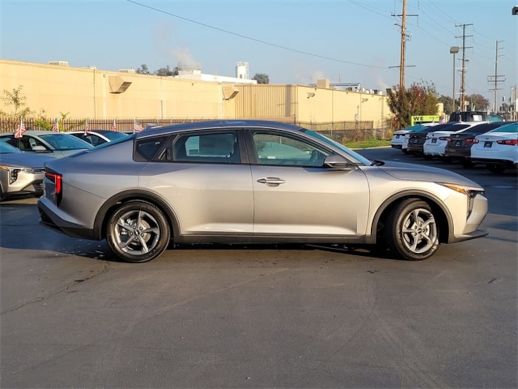 New 2025 Kia K4 LXS Sedan