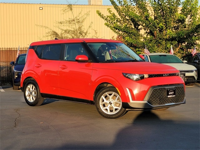 Used 2023 Kia Soul LX with VIN KNDJ23AU7P7210744 for sale in Visalia, CA