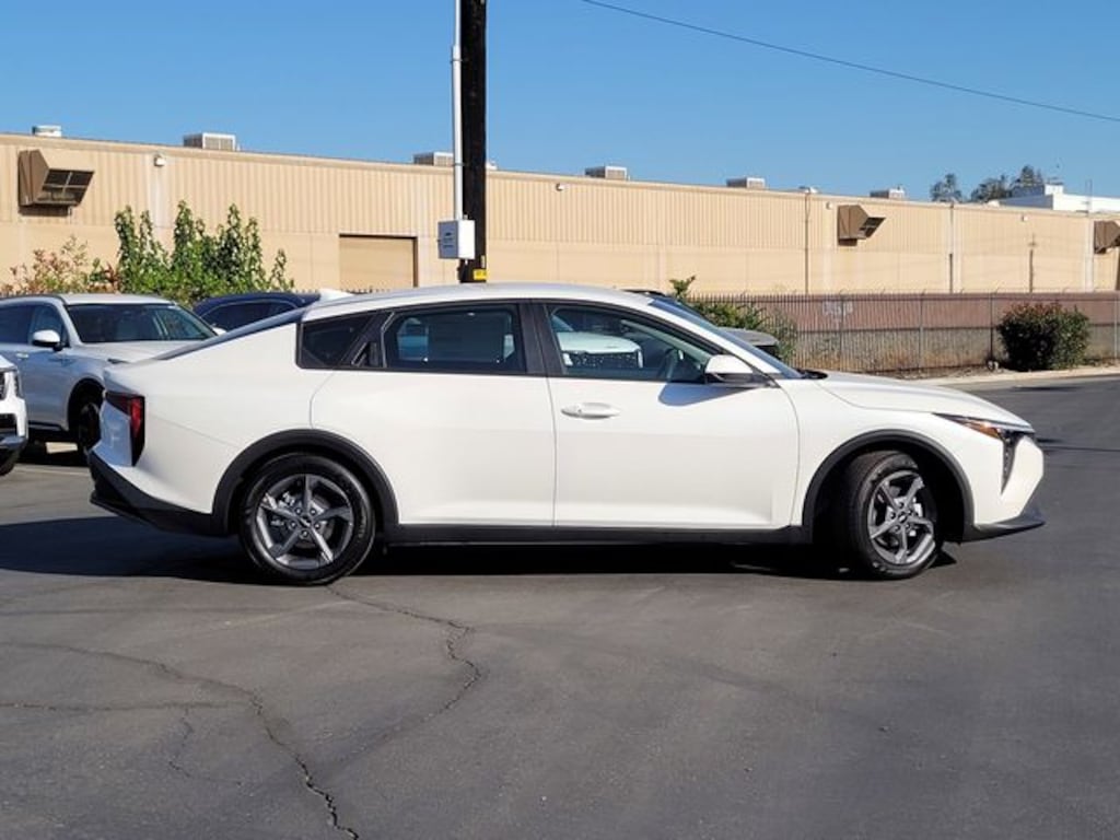 New 2026 Kia K4 LXS Sedan