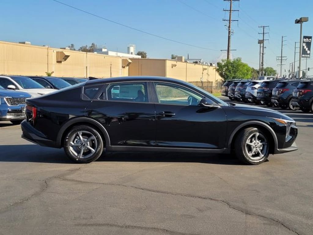 New 2026 Kia K4 LXS Sedan