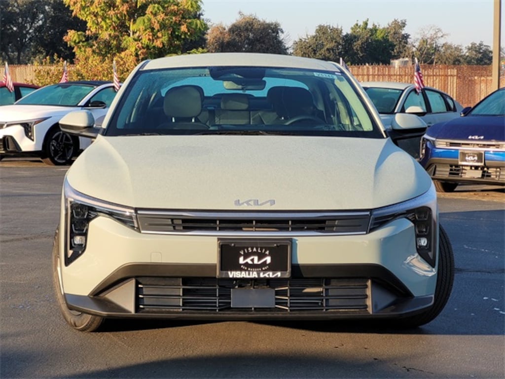 New 2025 Kia K4 LXS Sedan