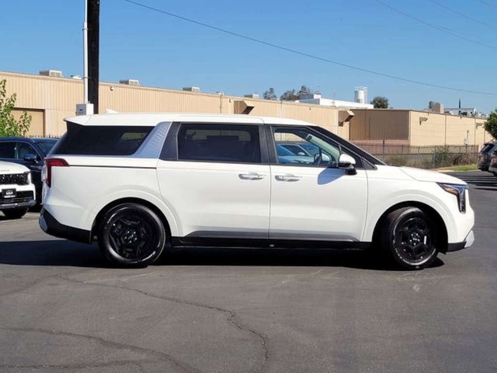 New 2026 Kia Carnival LXS Van Passenger Van