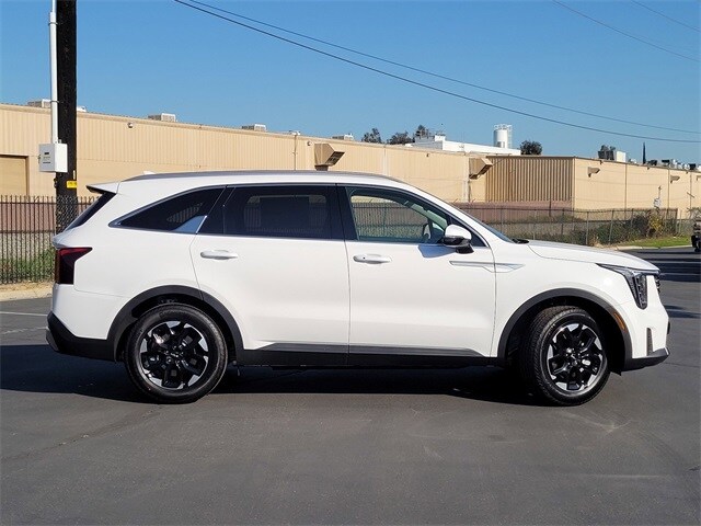 2025 Kia Sorento S photo 4