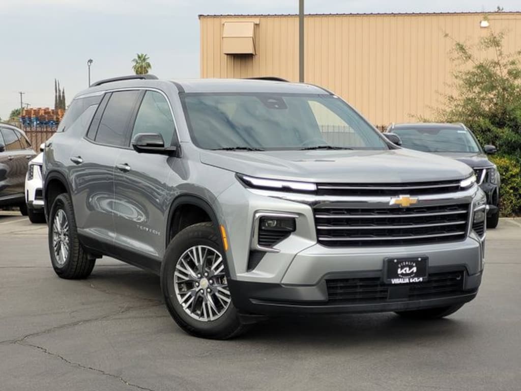 Used 2024 Chevrolet Traverse LT SUV
