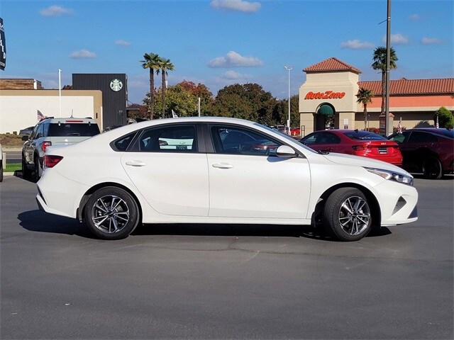 2023 Kia Forte LXS photo 4
