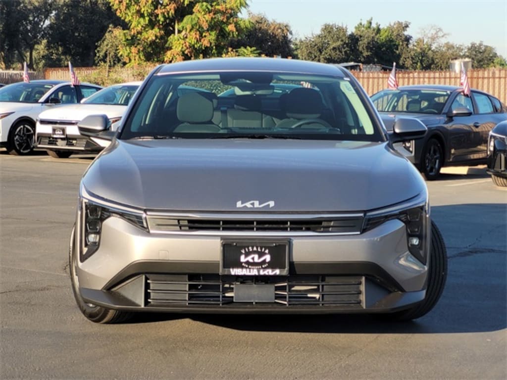 New 2025 Kia K4 LXS Sedan
