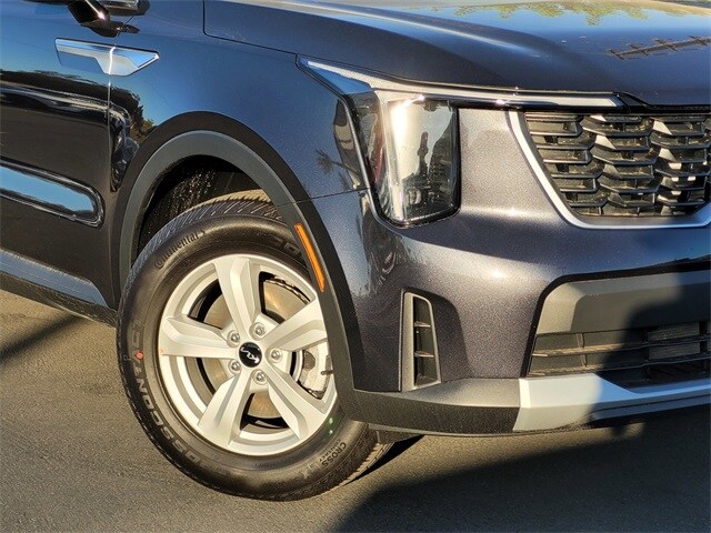 2026 Kia Sorento LX photo 3