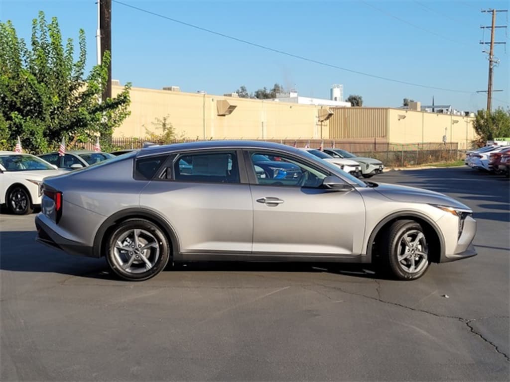 New 2025 Kia K4 LXS Sedan