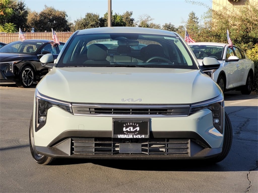New 2025 Kia K4 LXS Sedan