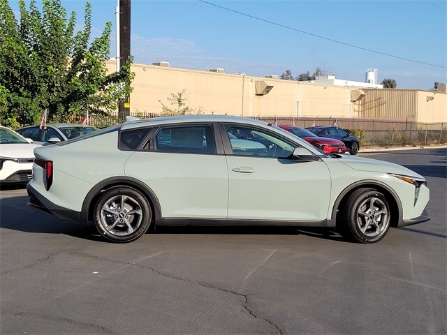 2025 Kia K4 LXS photo 4