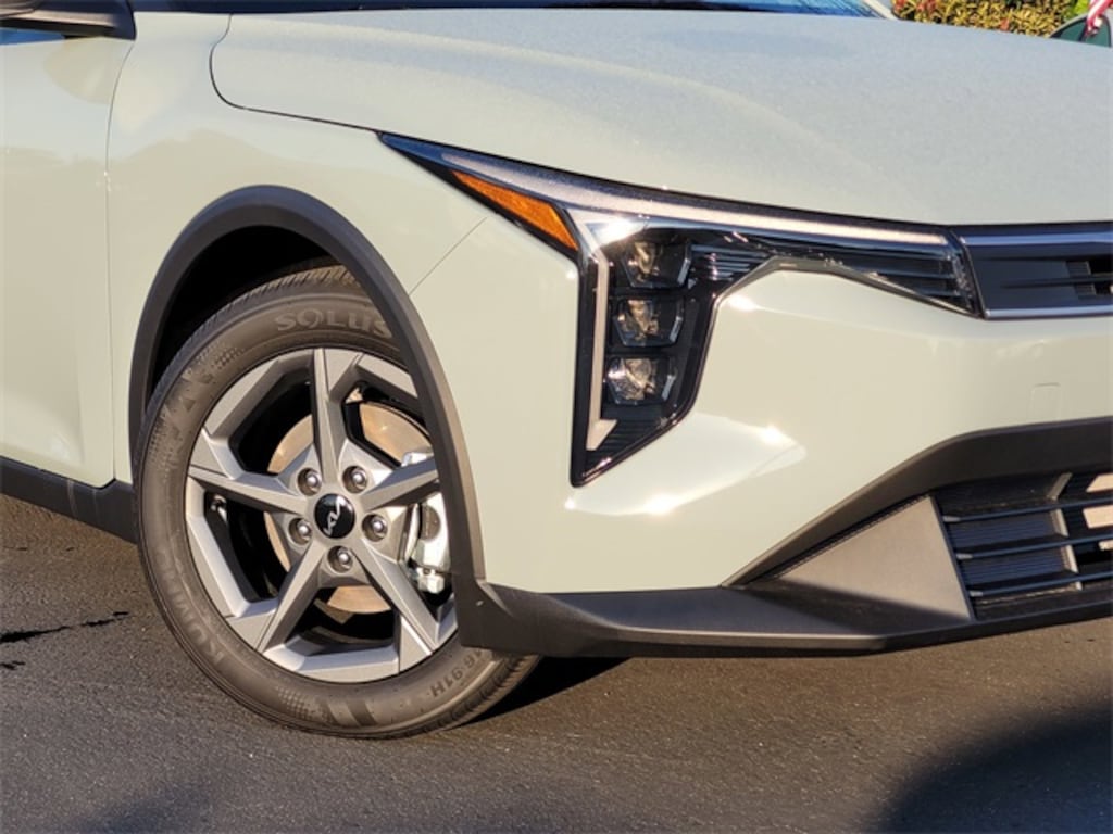 New 2025 Kia K4 LXS Sedan