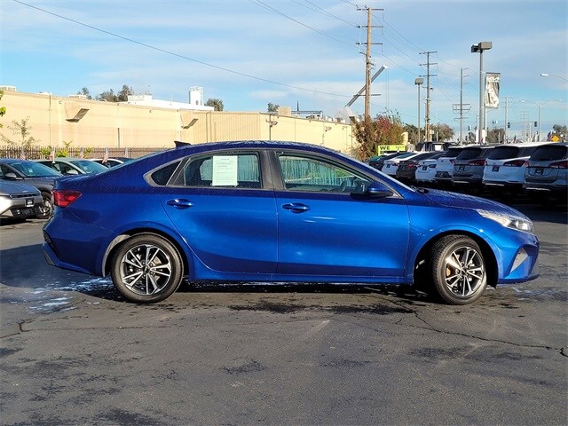 2023 Kia Forte LXS photo 4