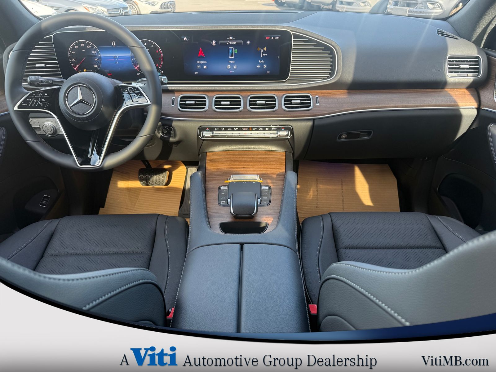 2025 Mercedes Benz GLE 450 4MATIC photo 2