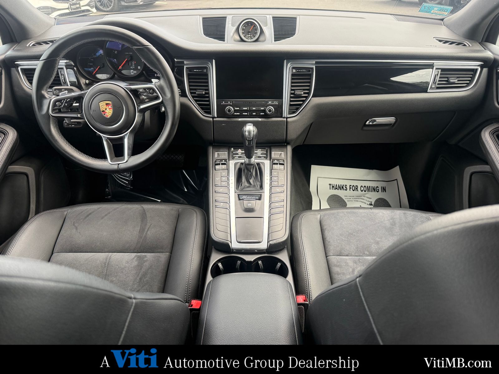2017 Porsche Macan Base photo 2