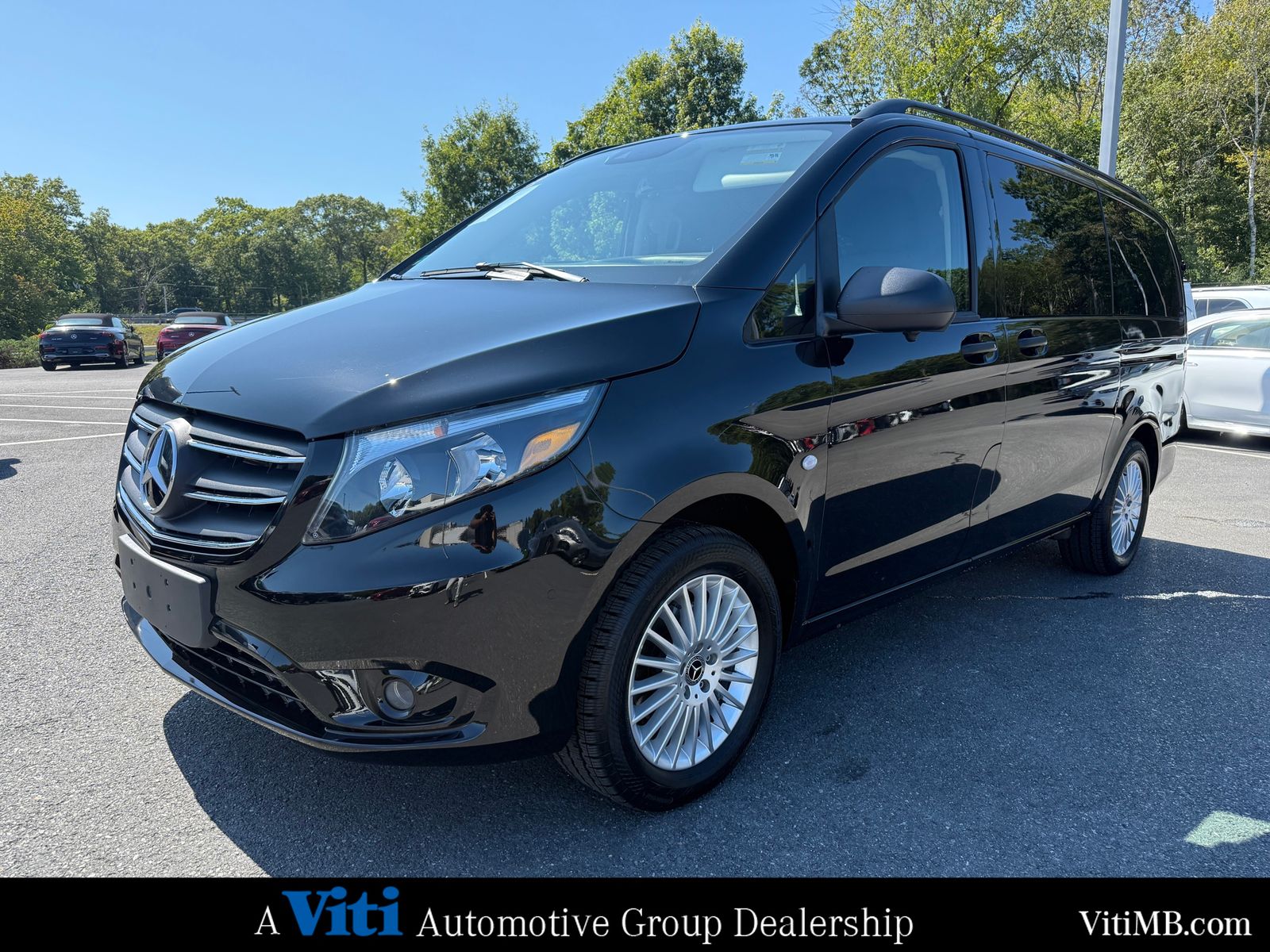 2023 Mercedes Benz Metris Passenger photo 3
