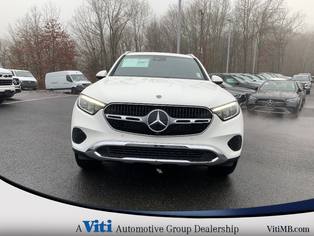 2025 Mercedes Benz GLC 300 4MATIC photo 3