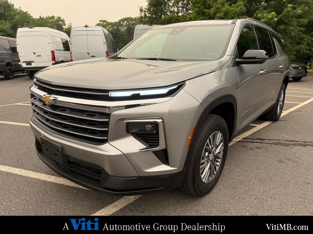 Used 2025 Chevrolet Traverse LT SUV