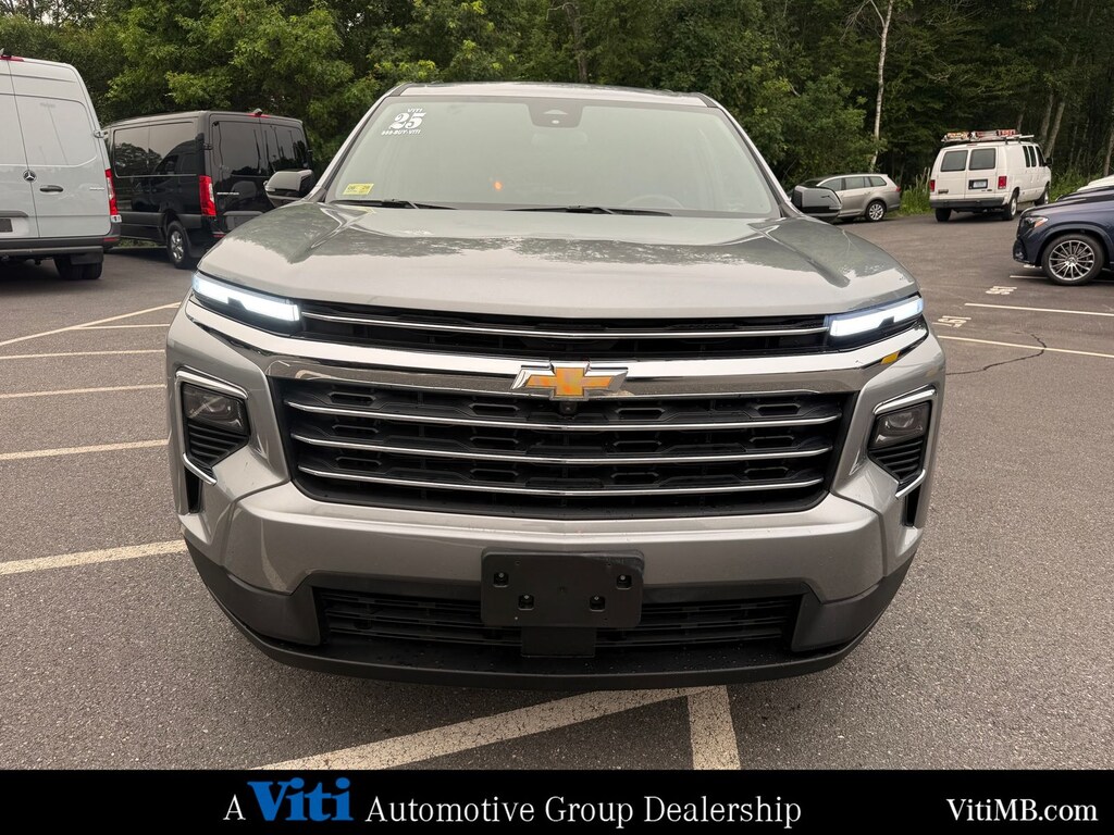 Used 2025 Chevrolet Traverse LT SUV