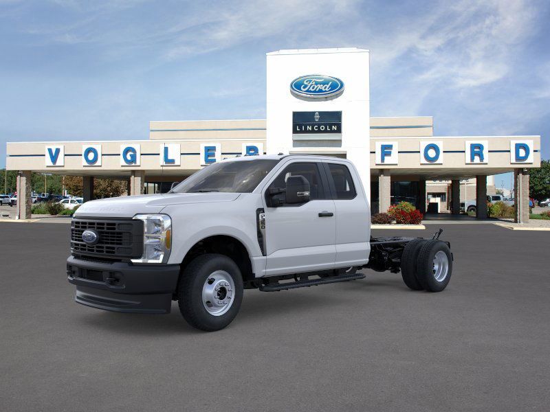 2026 Ford F-350 Super Duty Chassis Cab XL's photo