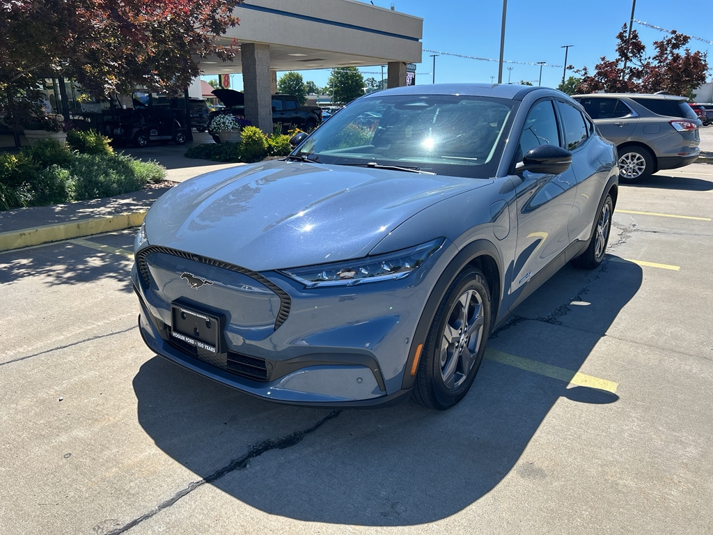 2023 Ford Mustang-Mach-e Select's photo