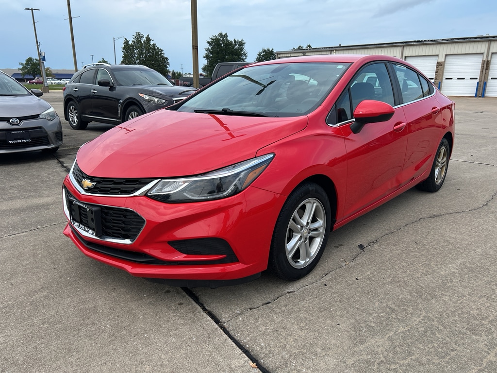 Used 2017 Chevrolet Cruze LT with VIN 1G1BE5SM0H7212156 for sale in Carbondale, IL