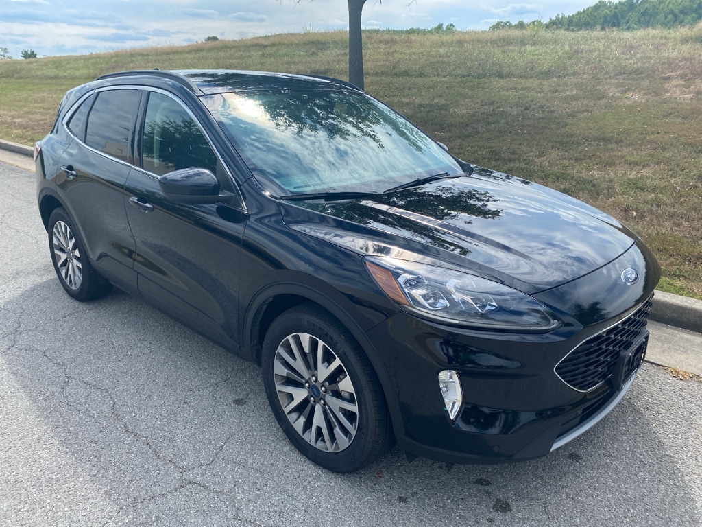 2022 Ford Escape Titanium's photo