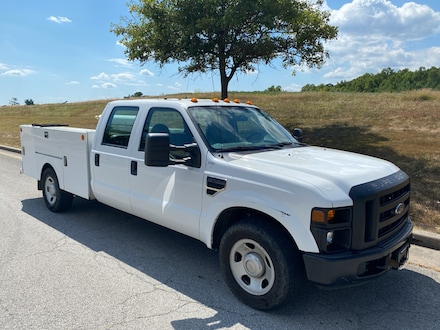 2009 Ford F-350 Chassis Truck Crew Cab