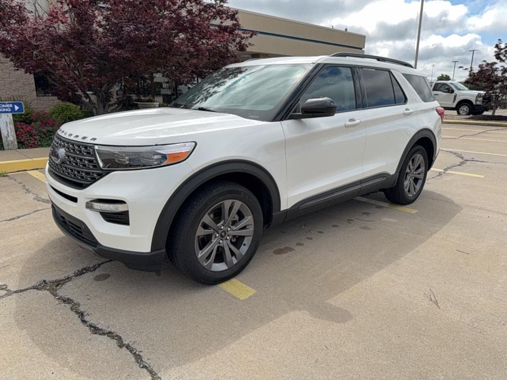 2023 Ford Explorer XLT 4WD's photo