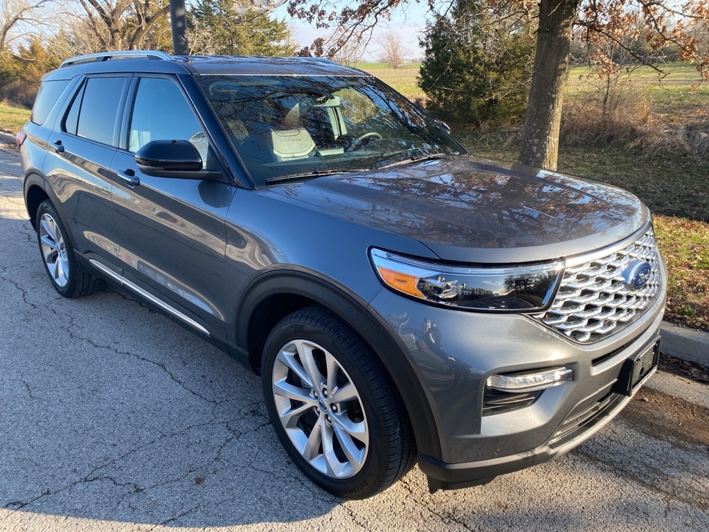 2023 Ford Explorer Platinum's photo