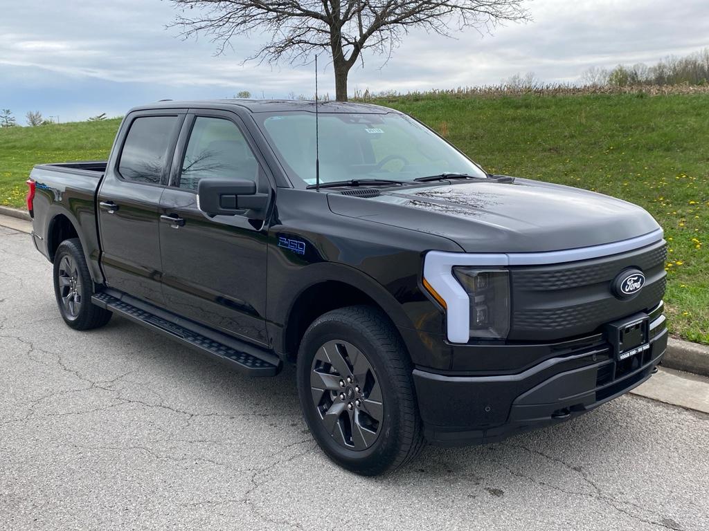 2025 Ford F-150 Lightning Flash's photo