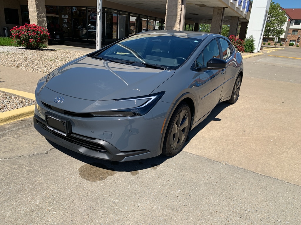 2023 Toyota Prius LE FWD's photo