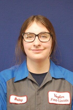 Staff member Hailey from ID_1f29e610822f